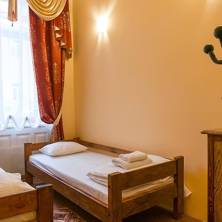 Кімнати В Центрі Hotel Uzhhorod Exterior foto