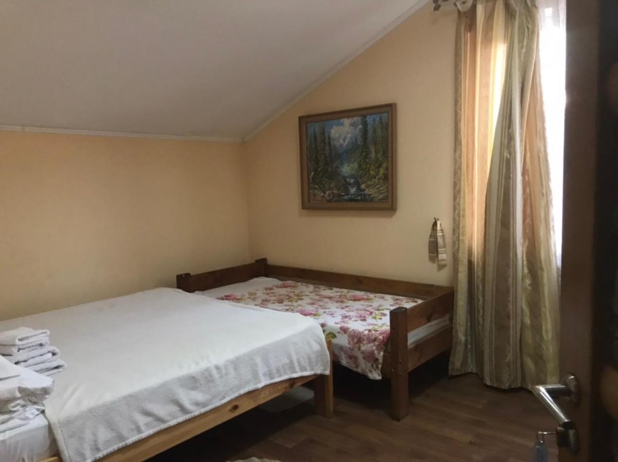 Кімнати В Центрі Hotel Uzhhorod Exterior foto