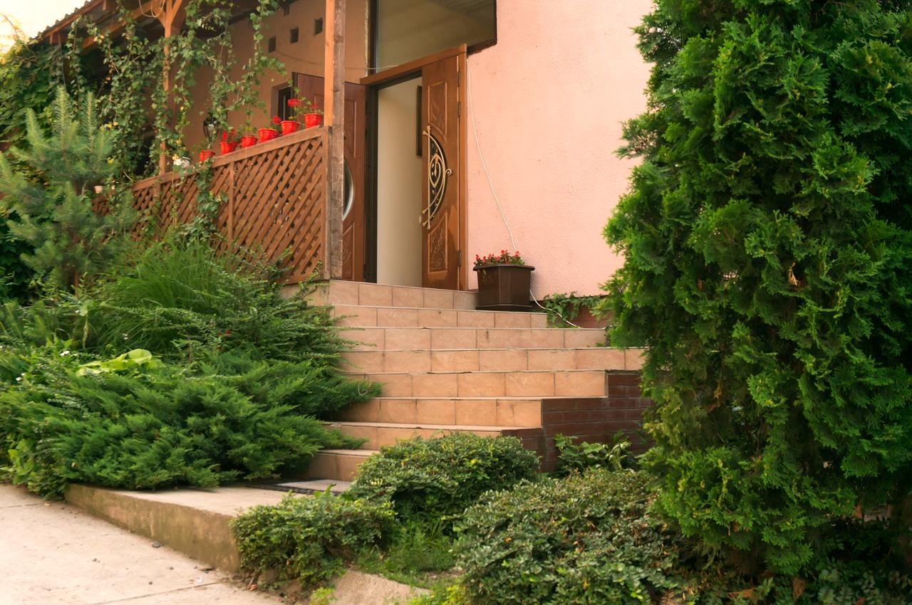 Кімнати В Центрі Hotel Uzhhorod Exterior foto