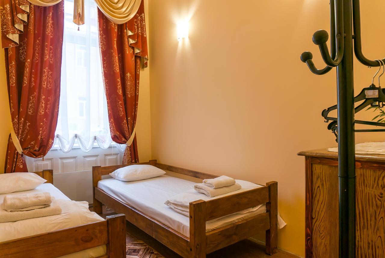 Кімнати В Центрі Hotel Uzhhorod Exterior foto