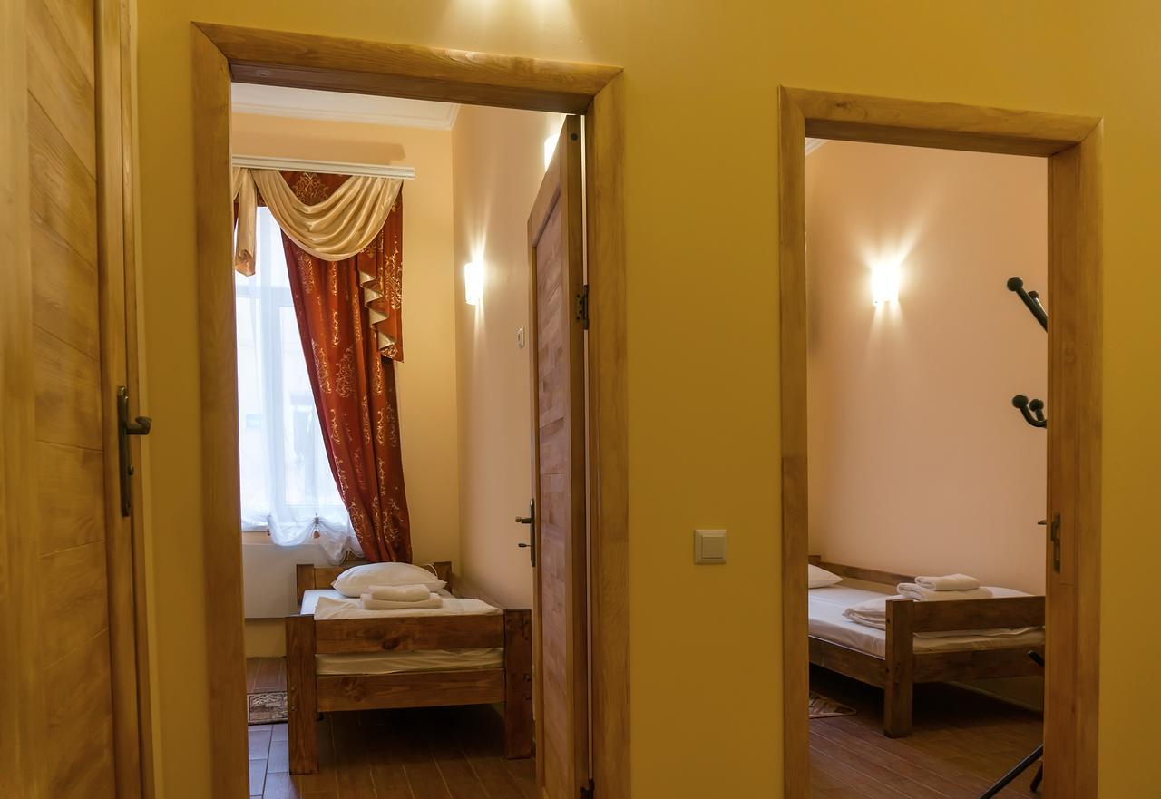 Кімнати В Центрі Hotel Uzhhorod Exterior foto