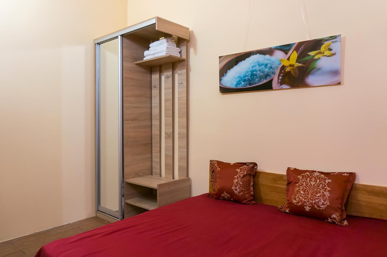 Кімнати В Центрі Hotel Uzhhorod Exterior foto