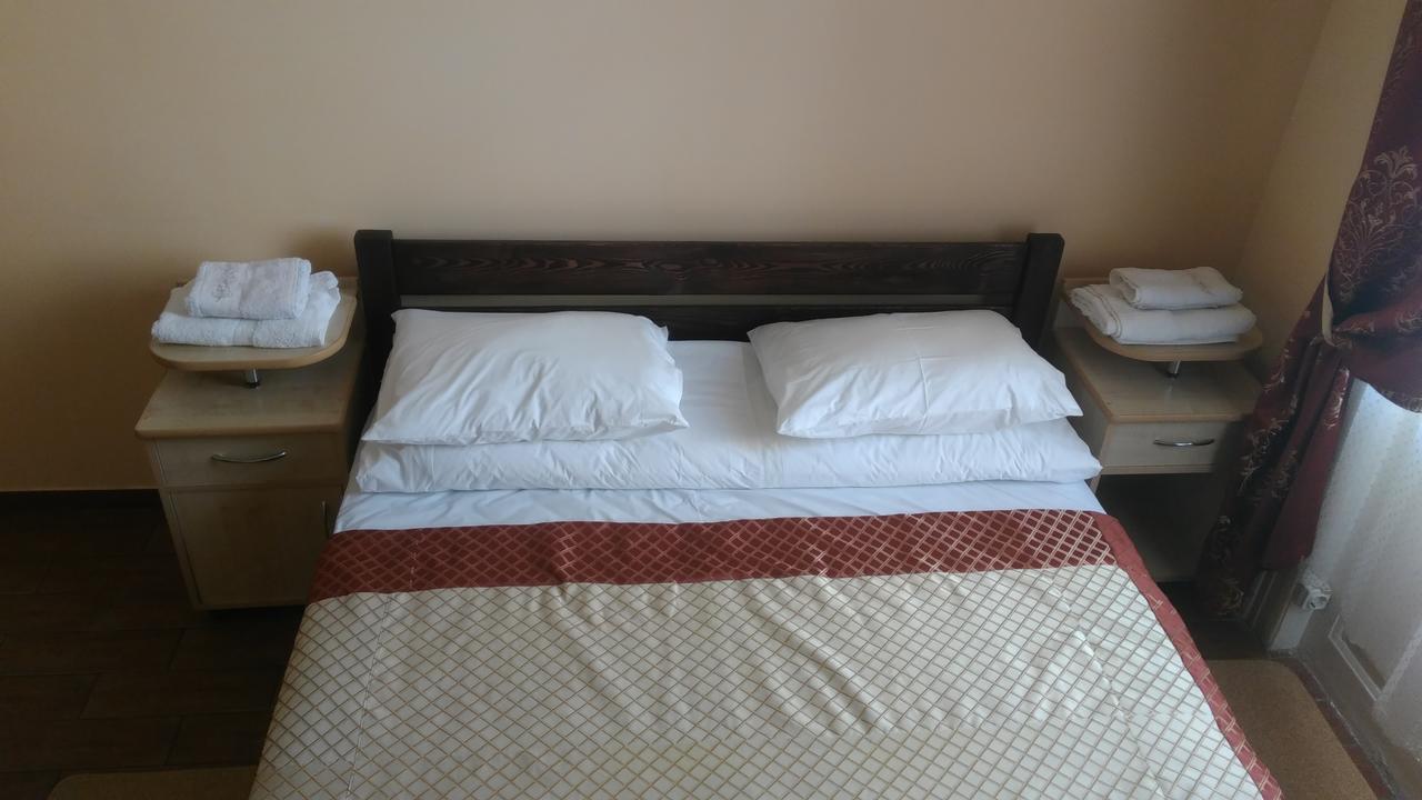 Кімнати В Центрі Hotel Uzhhorod Exterior foto