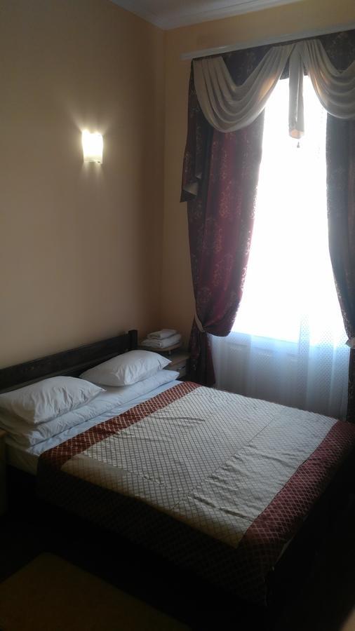 Кімнати В Центрі Hotel Uzhhorod Exterior foto